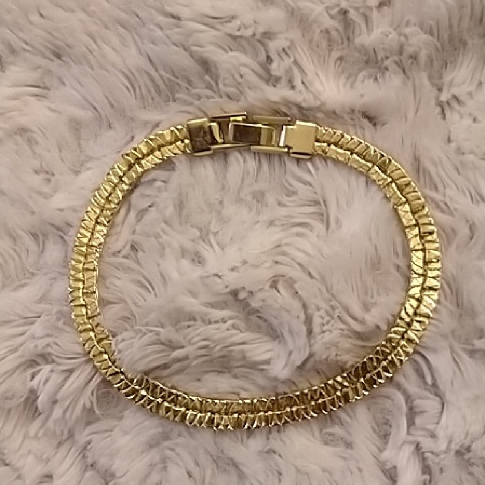 Elegant Gold Bracelet